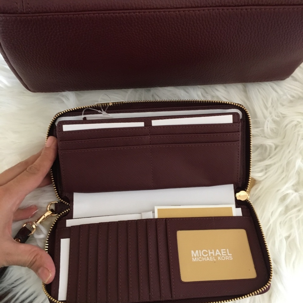 Michael Kors jet set  Merlot continental wallet - Picture 6 of 8